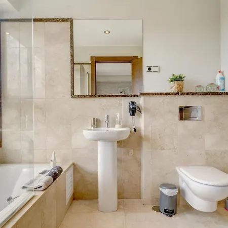 Hotel 30 Hills 4*